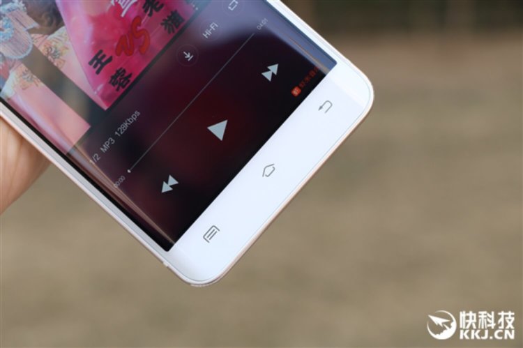 Фотографии телефона Xplay 5, с которого началась весна. Фотографии телефона Xplay 5, с которого началась весна. Фото.