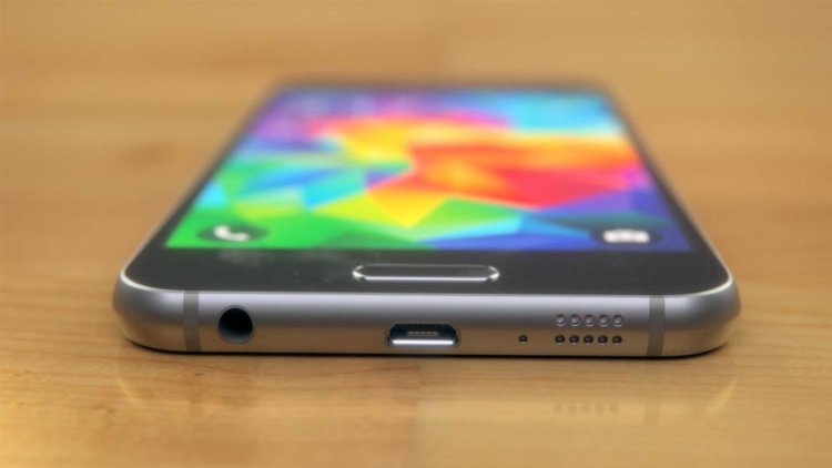 Чем ответит Samsung на iPhone SE? Фото.