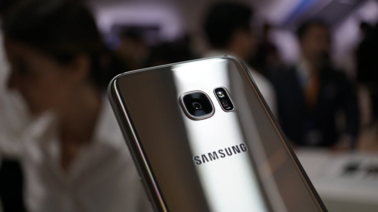 Легко ли уничтожить новый Samsung Galaxy S7 edge? Фото.
