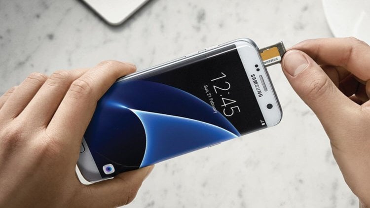 Samsung постаралась объяснить пропажу и возвращение microSD. Фото.