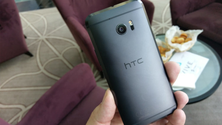 HTC выпустит в РФ две версии HTC 10. Фото.