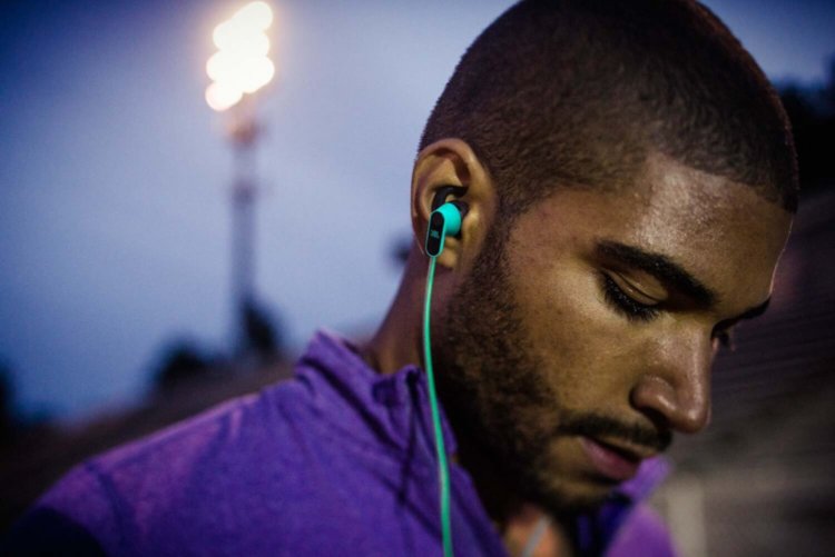 HTC и JBL выпустят наушники с USB Type-C и активным шумоподавлением. Фото.