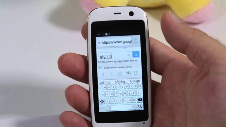 Встречайте самый маленький современный Android-смартфон. Фото.