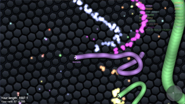 Slither.io — отличный и самобытный аналог Agar.io. Фото.