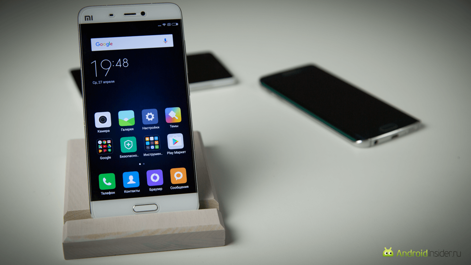 Xiaomi Mi 5: скользкий и приятный. Фото.