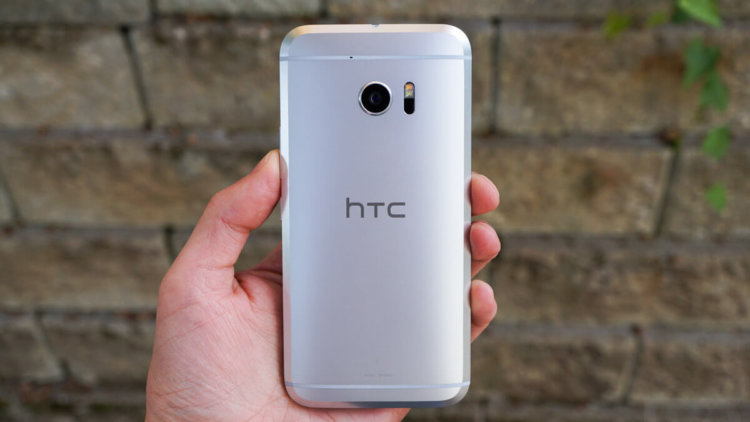 HTC 10 поражает своей прочностью. Фото.