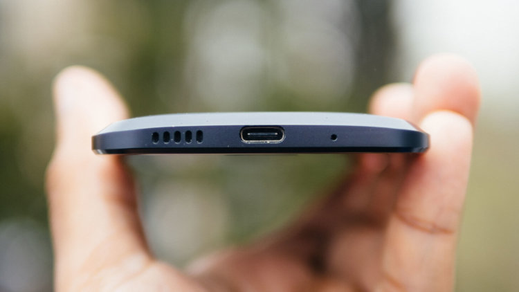 HTC 10 vs. Samsung Galaxy S7: 5 причин в пользу HTC. USB Type-C. Фото.