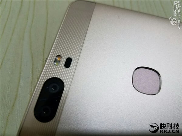 Фотографии нового смартфона от Huawei с двойной камерой. Фото.