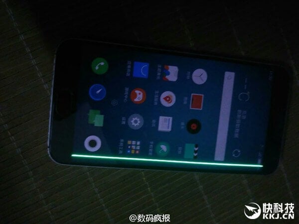 Первый смартфон от Meizu с изогнутым дисплеем показали на фото. Фото.