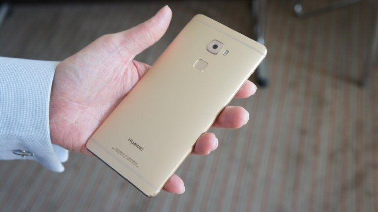 Официально: Huawei не представит флагманский Mate 9 на сентябрьской презентации. Фото.