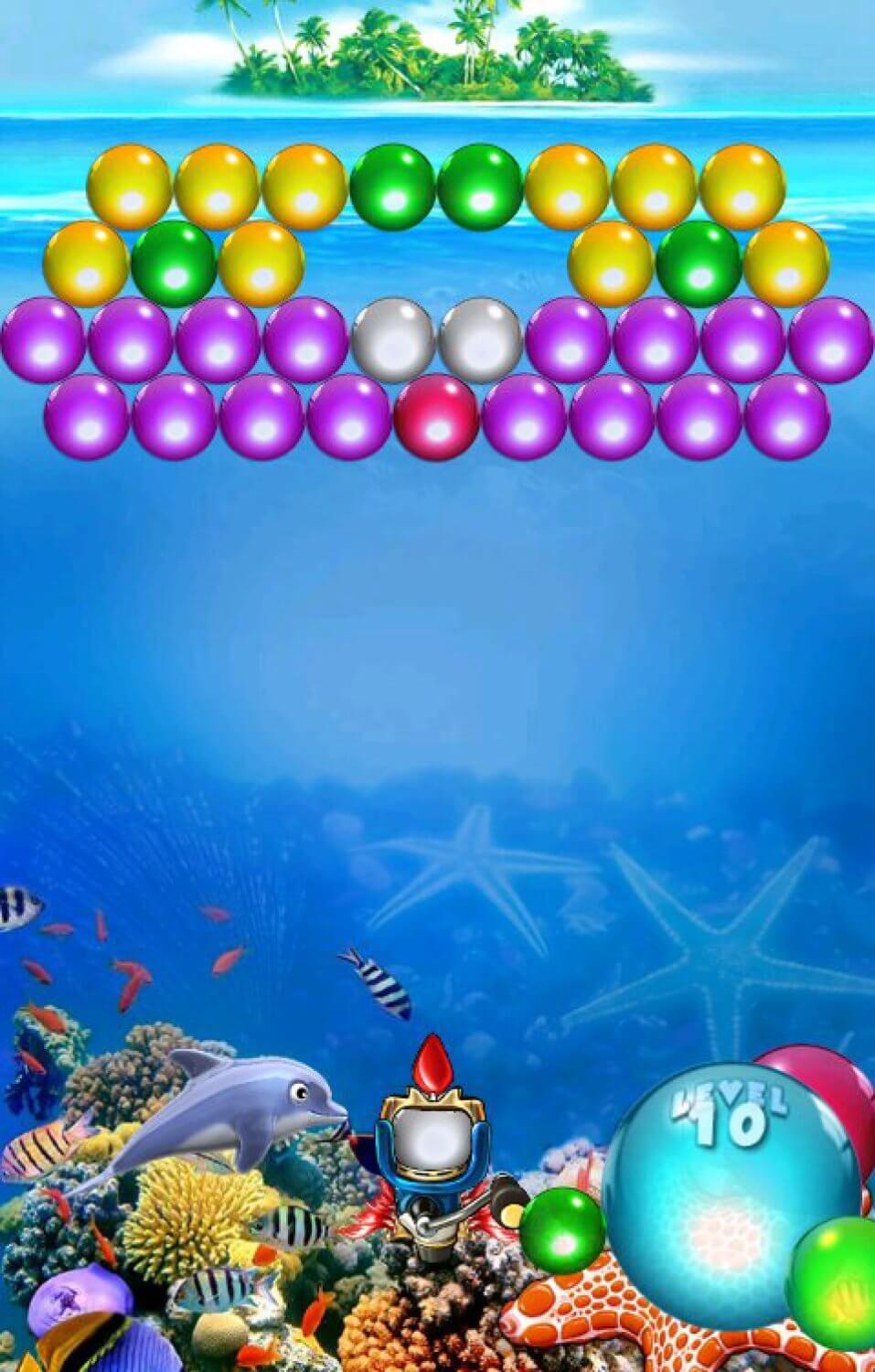 Дельфин убирает с экрана разноцветные шарики. Фото.