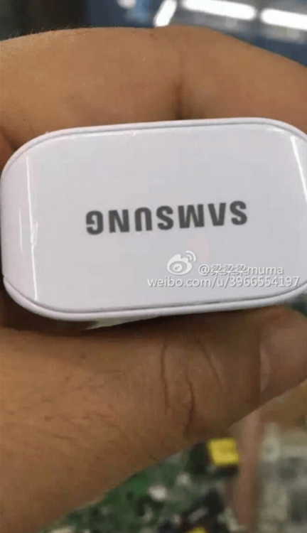 Каким будет зарядное устройство Galaxy Note 7? Фото.