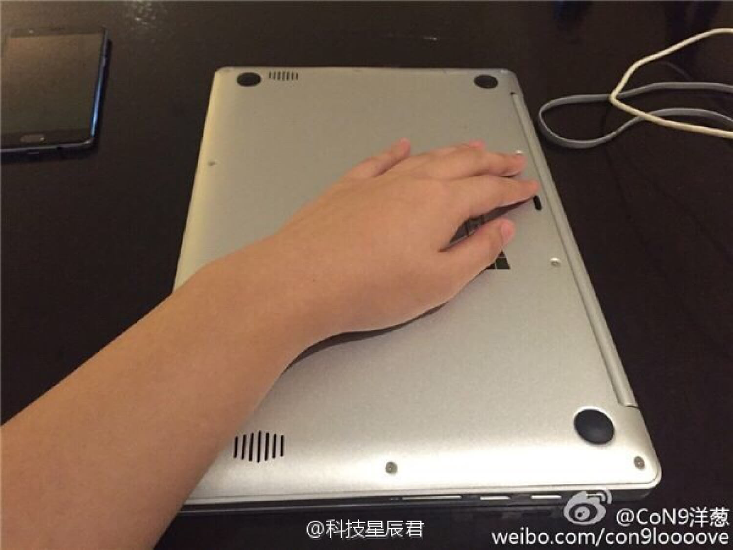 Больше подробностей о ноутбуке Xiaomi. Фото.