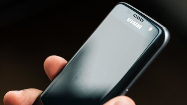 Долго ли ждать знакомства с Galaxy S8? Фото.
