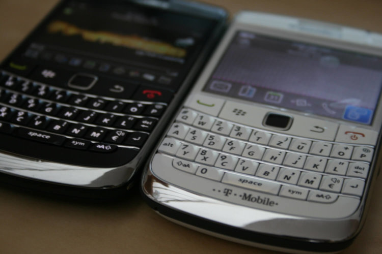 Телефоны-иконы, такие есть у каждой компании. BlackBerry Bold 9700. Фото.