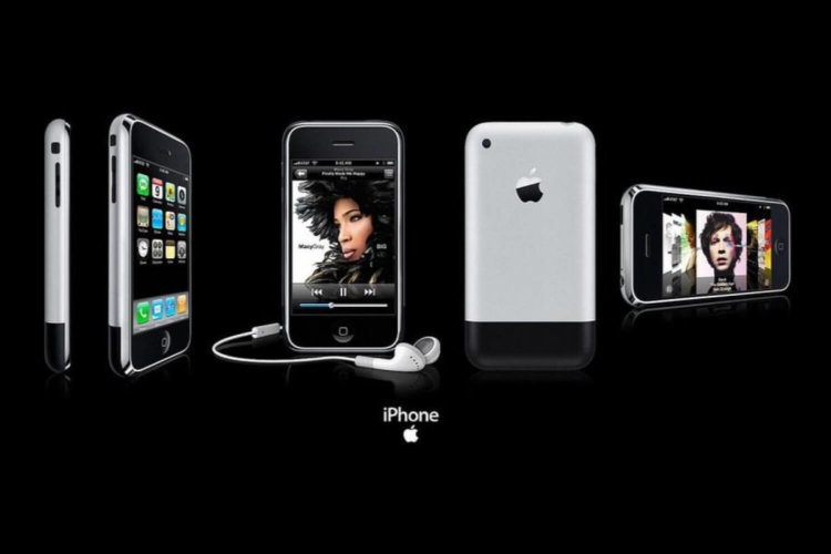 Телефоны-иконы, такие есть у каждой компании. Apple iPhone. Телефоны-иконы, такие есть у каждой компании. Apple iPhone. Фото.