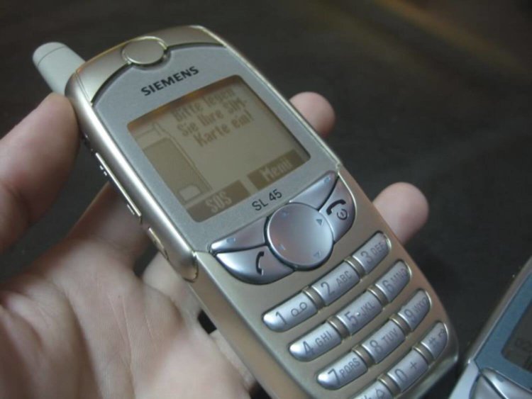 Телефоны-иконы, такие есть у каждой компании. Siemens SL45. Фото.