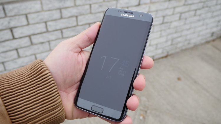 Samsung Galaxy S8 на «живых» фото в белом цвете. Фото.