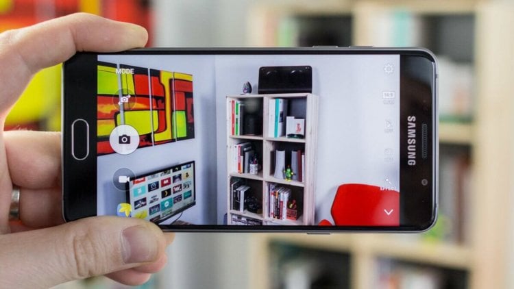Почему стоит дождаться смартфонов Samsung из средней ценовой категории в 2019 году? Фото.
