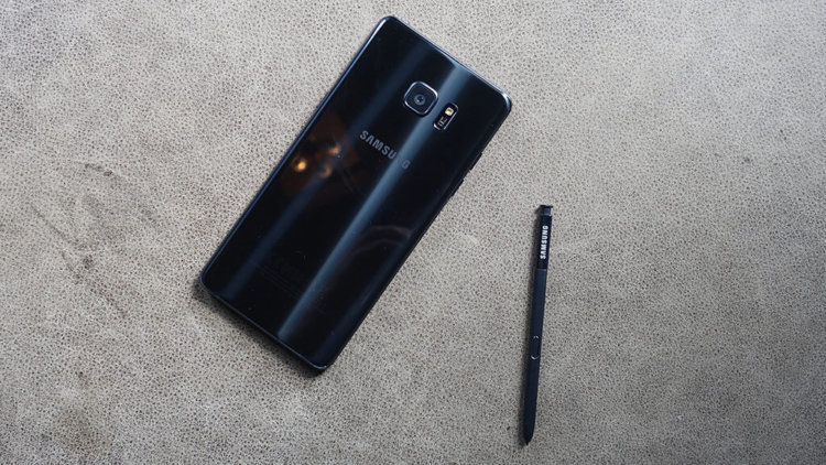 Samsung отзовет проданные Galaxy Note 7 из-за проблем с батареей. Фото.