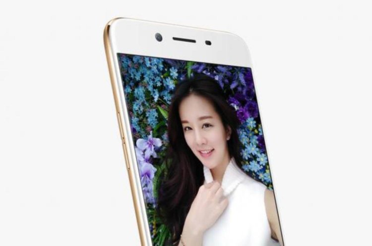 Представлены OPPO R9s и R9s Plus с 16-мегапиксельными селфи-камерами. Фото.