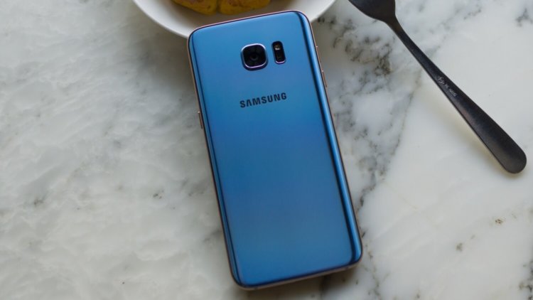 Samsung представила обновленный Galaxy S7 Edge 4G+. Фото.
