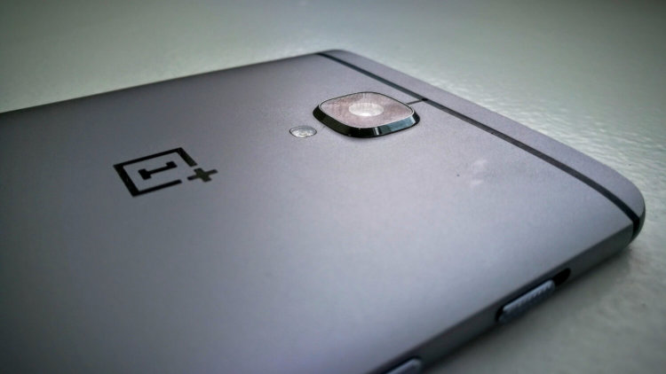 OnePlus 5 получит двойную камеру с монохромным сенсором. Фото.