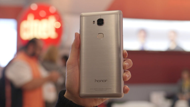 Huawei представила доступный Honor 6X с двойной камерой и процессором Kirin 655. Фото.