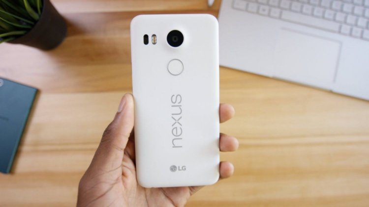 LG представила упрощенную версию Nexus 5X. Фото.