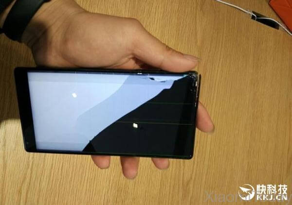 Как Xiaomi Mi Mix противостоит падениям? Фото.