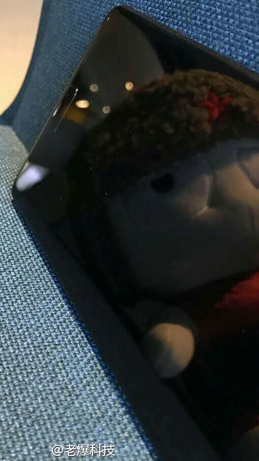 Мини-версия Mi MIX вновь показалась на снимках. Мини-версия Mi MIX вновь показалась на снимках. Фото.