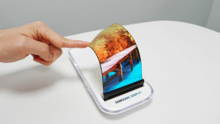 Samsung не верит в успех гибких дисплеев. Фото.