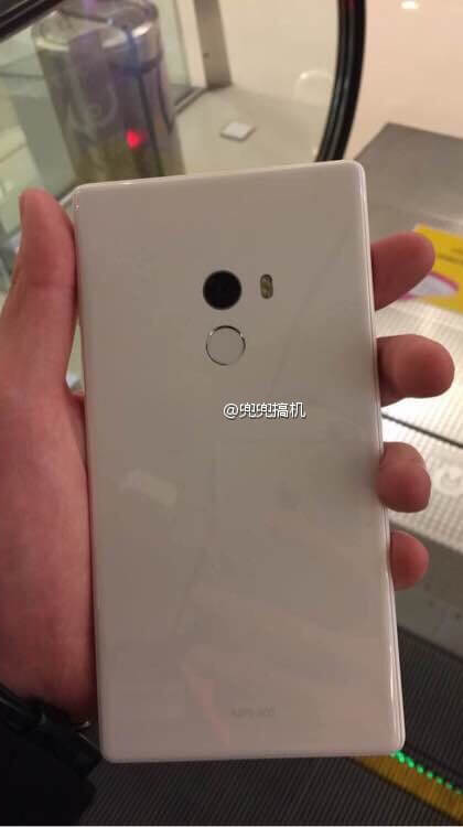 Xiaomi готовит Mi MIX в белом цвете. Фото.