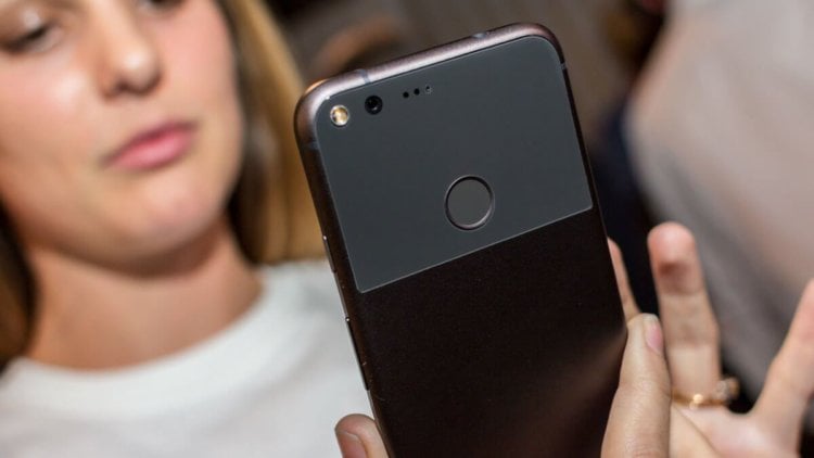 Google обманула покупателей в рекламе смартфона Pixel. Фото.