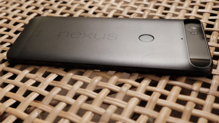 Nexus 6P и Nexus 5X бета-тестеров уже обновляются до финальной версии Android Nougat 7.1.1. Фото.