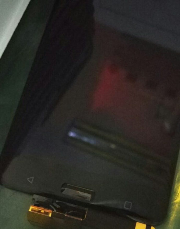 Передняя панель смартфона Nokia среднего класса — предположительно на фото. Фото.