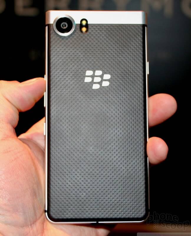 CES 2017: Кнопочный смартфон BlackBerry от TCL — подробности и фото. Фото.