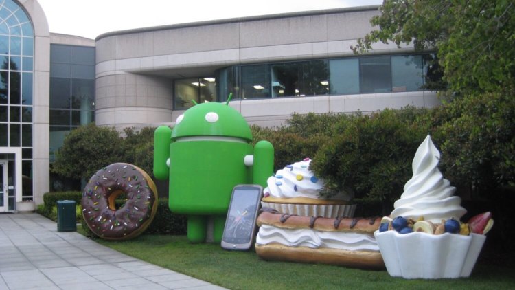 Froyo наконец-то исчез из ежемесячного отчёта Google по Android. Фото.