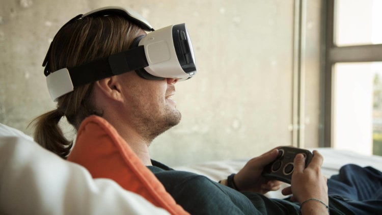 Samsung Gear VR — большинство поставленных в 2016 году шлемов виртуальной реальности. Фото.