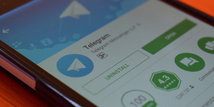 Раньше, чем у Apple: в Telegram для Android появилась темная тема. Фото.