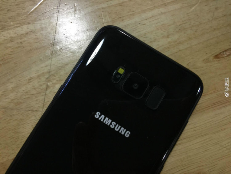 Предположительно задняя панель черного Galaxy S8