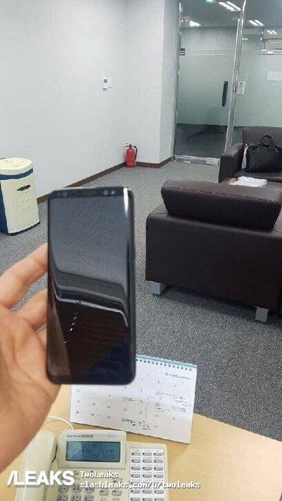 В Сеть утекли «живые» фото Galaxy S8 и скриншоты обновленной оболочки Samsung. Фото.