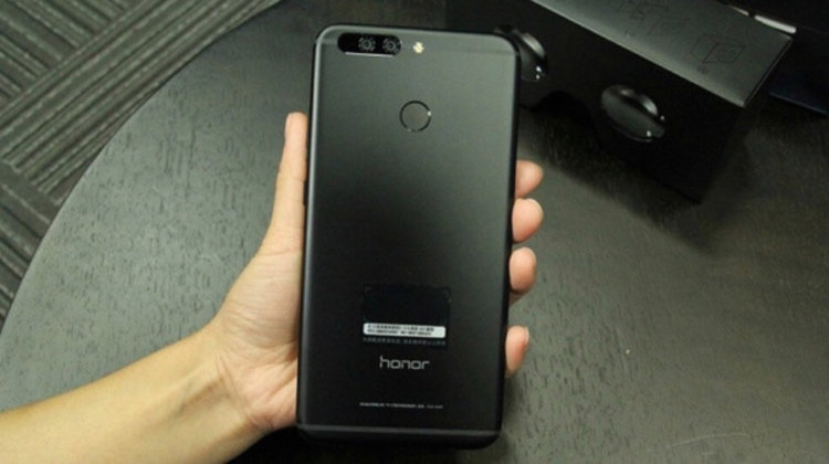 Honor Note 9 впервые показался на снимке. Фото.