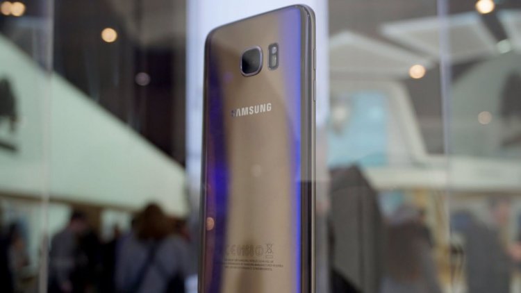 Samsung приостанавливает обновление Galaxy S7 до Android Oreo. Фото.