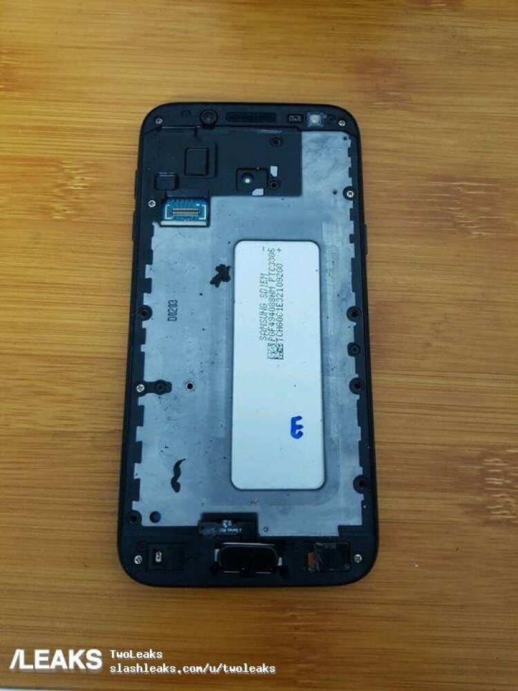 Galaxy J5 (2017) мог показаться на «живых» фото. Фото.