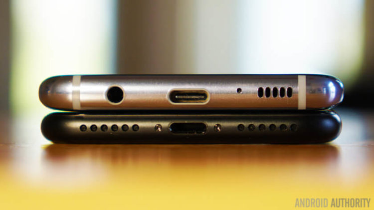 Почему Galaxy S8 лучше iPhone 7? Разъем под наушники. Фото.