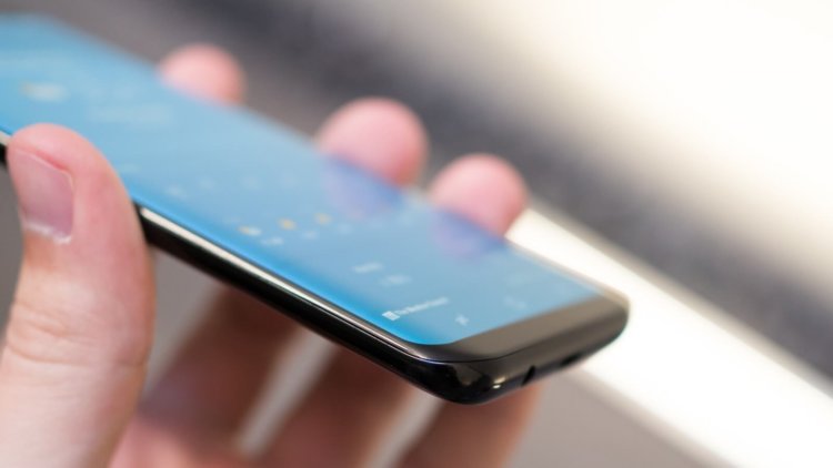Потребители жаждут выхода Galaxy S8 с плоским экраном. Фото.