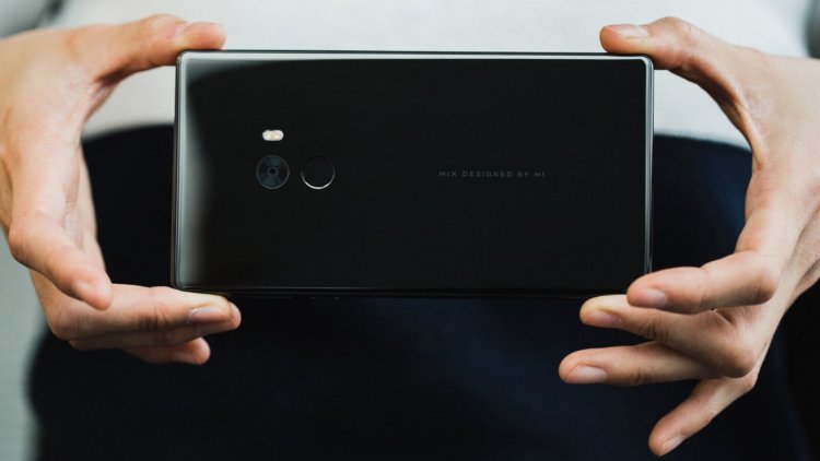Meizu откладывает релиз безрамочного смартфона на следующий год. Фото.