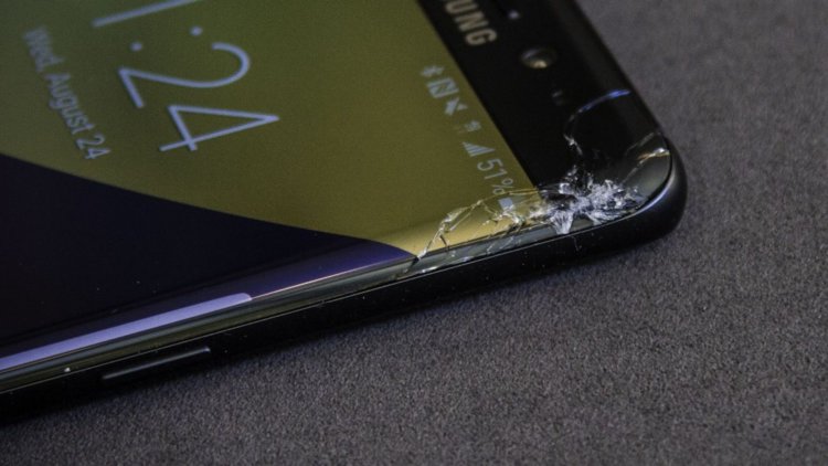 Galaxy S8 назвали очень хрупким смартфоном. Фото.