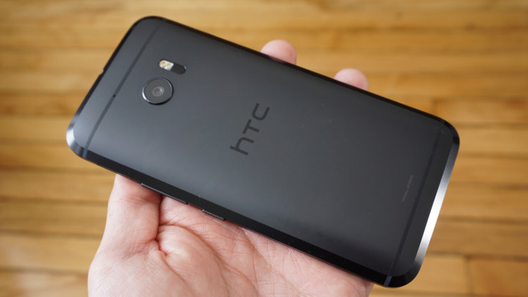 HTC снизит цену на флагманский U 11. Фото.
